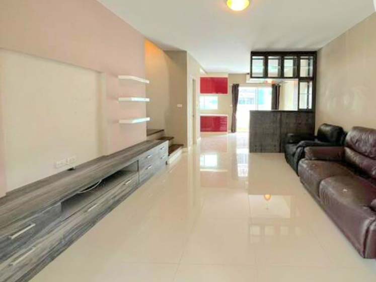 Townhouse in Rama 9 